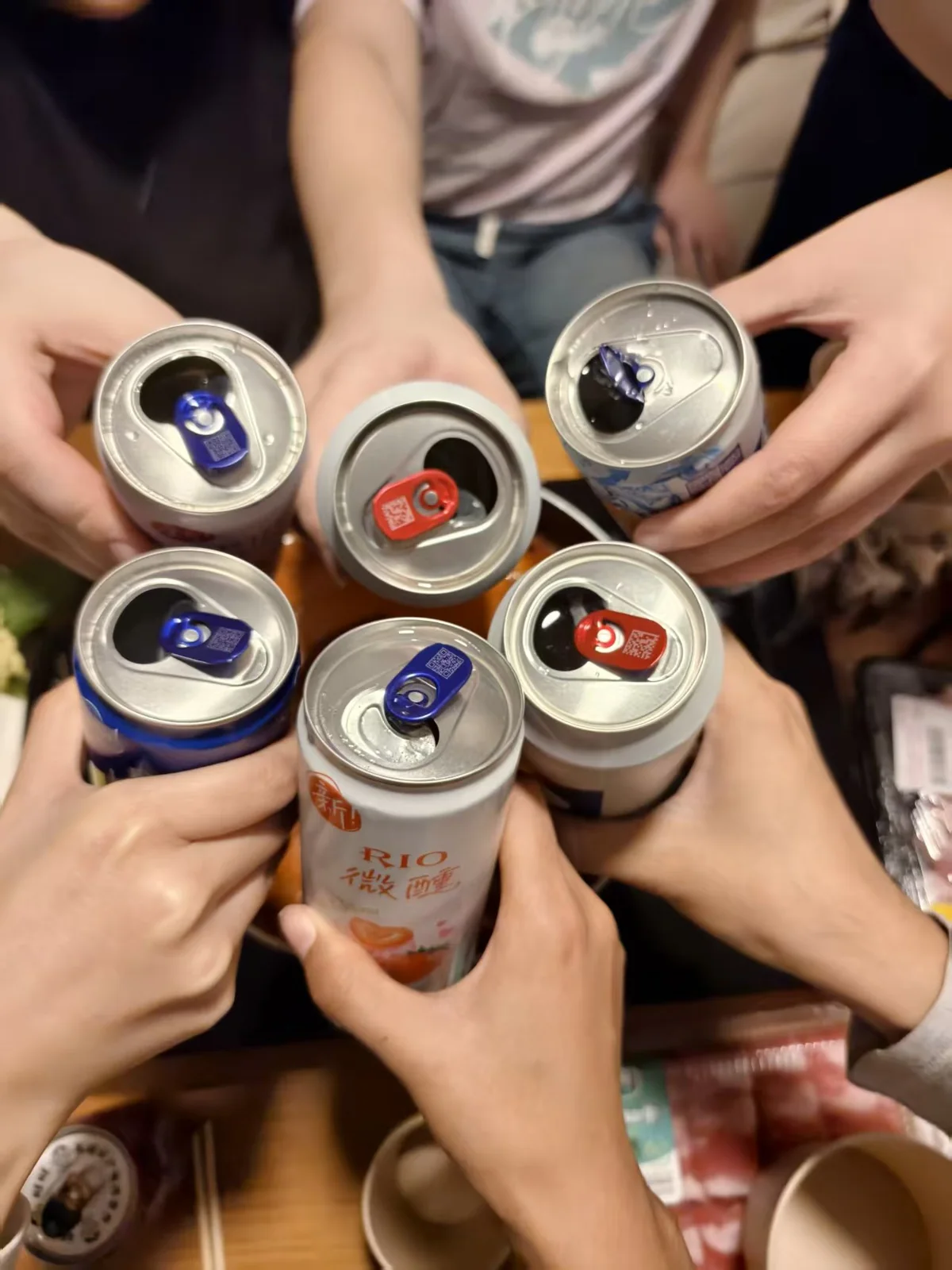 所有人最后碰杯，照片36